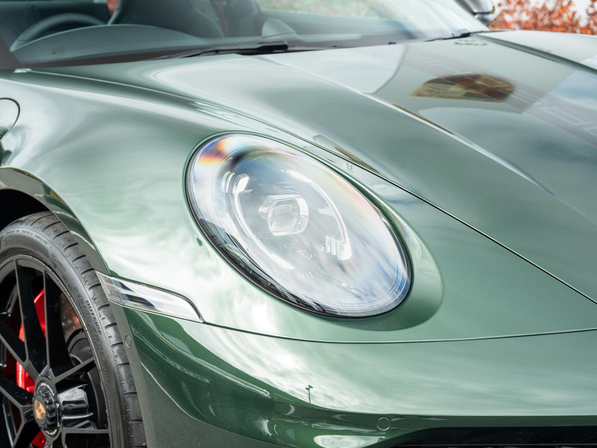 Porsche 911 view 9