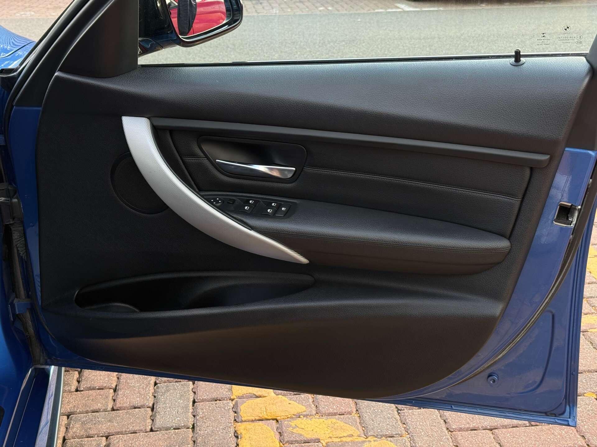 BMW 3 Series view 20