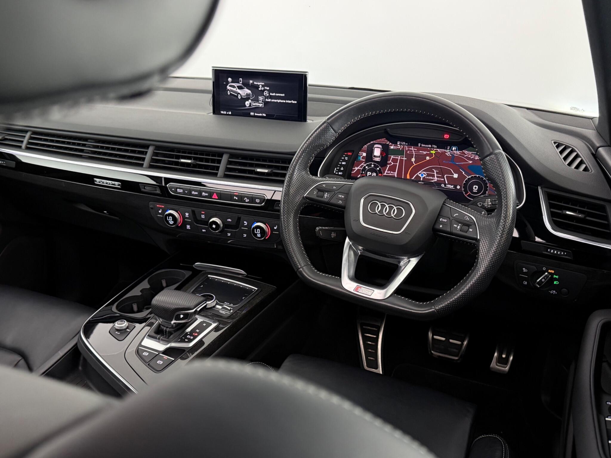 Audi Q7 view 15