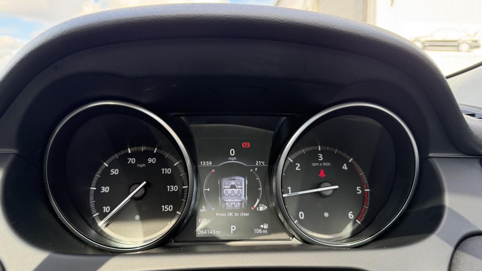 Land Rover Discovery Sport view 31