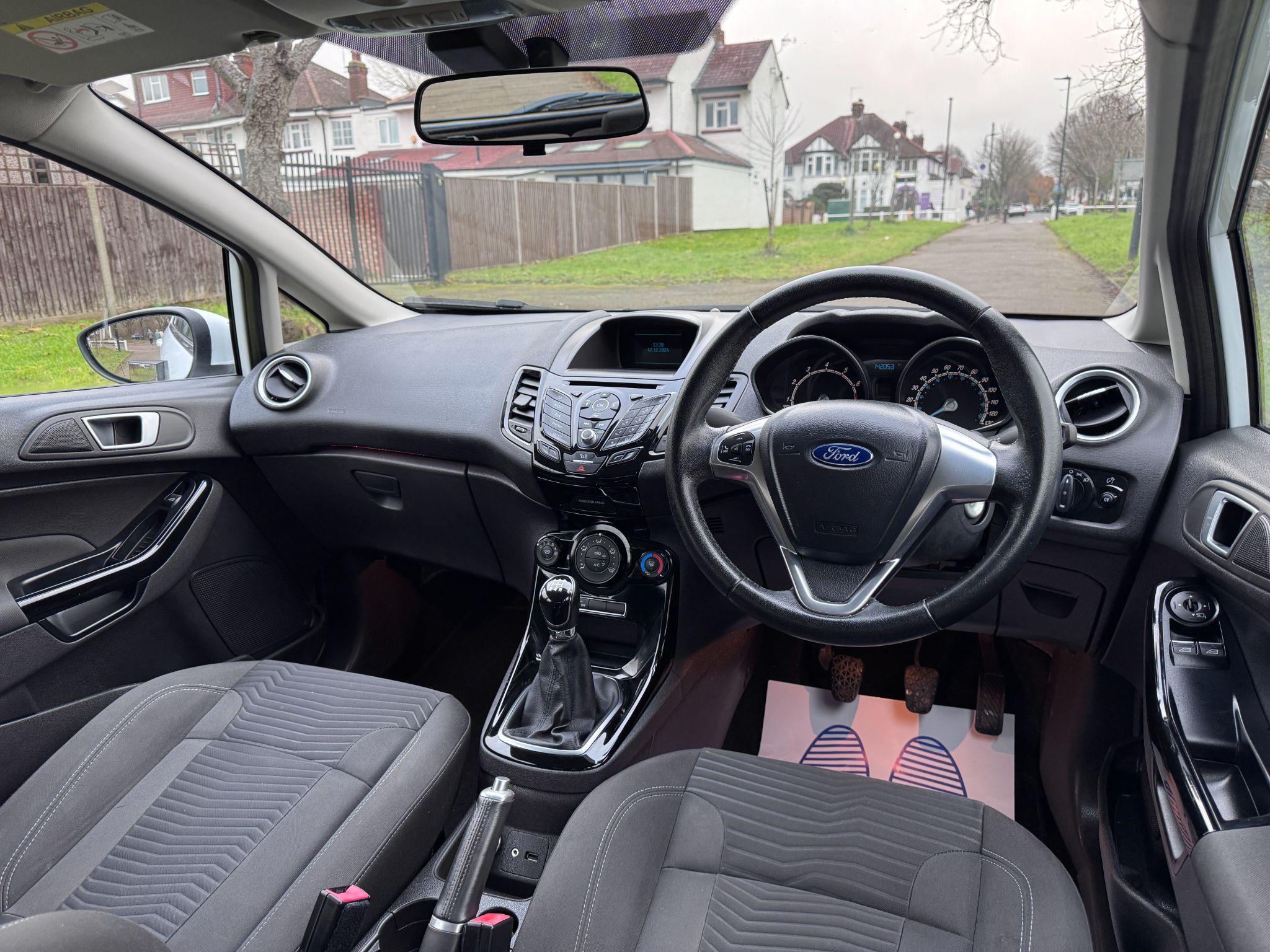 2016 Ford Fiesta image 12