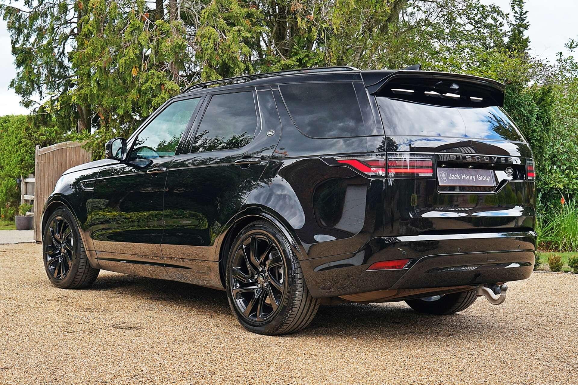 Land Rover Discovery view 3