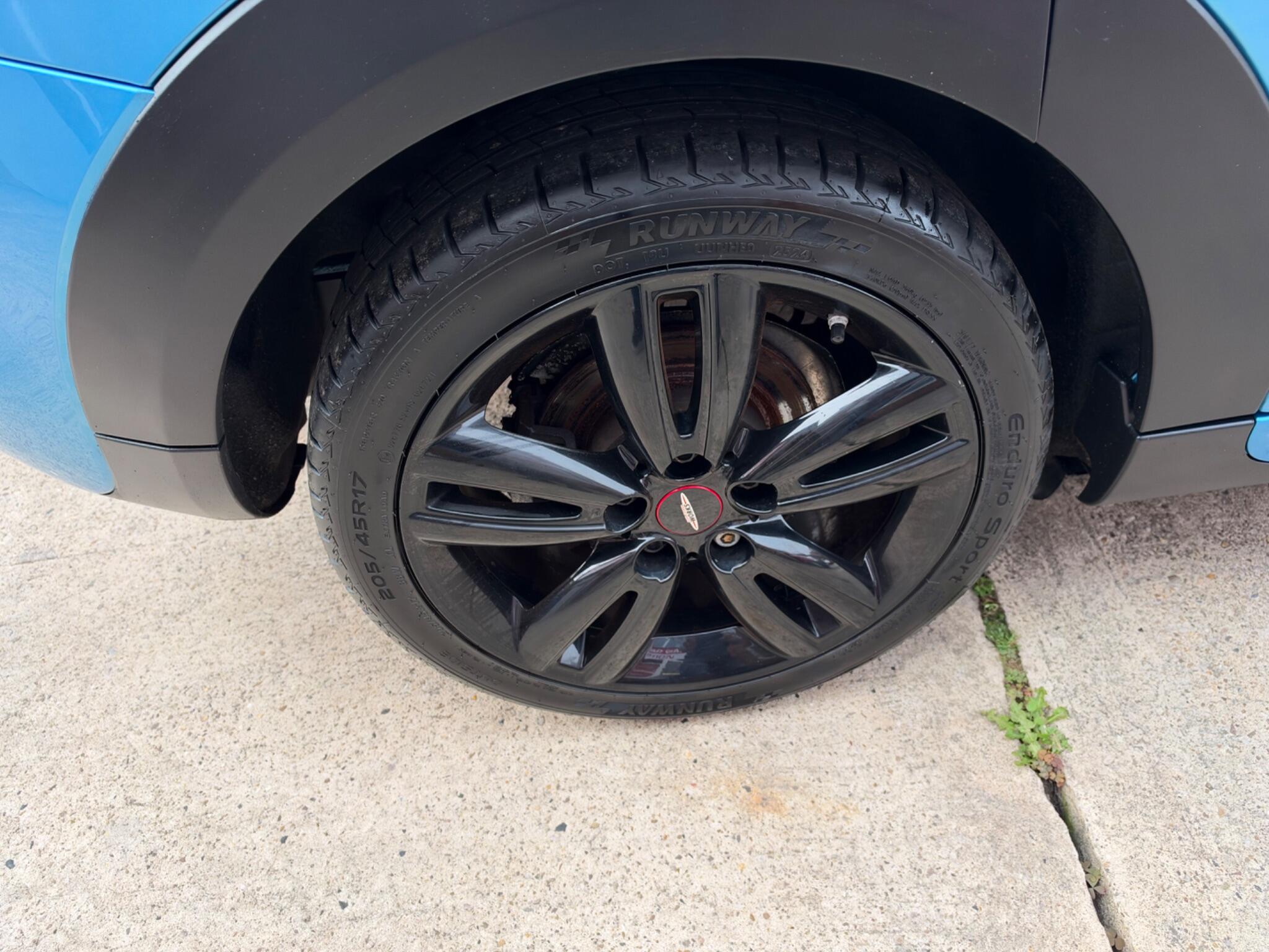 Mini Hatch view 32