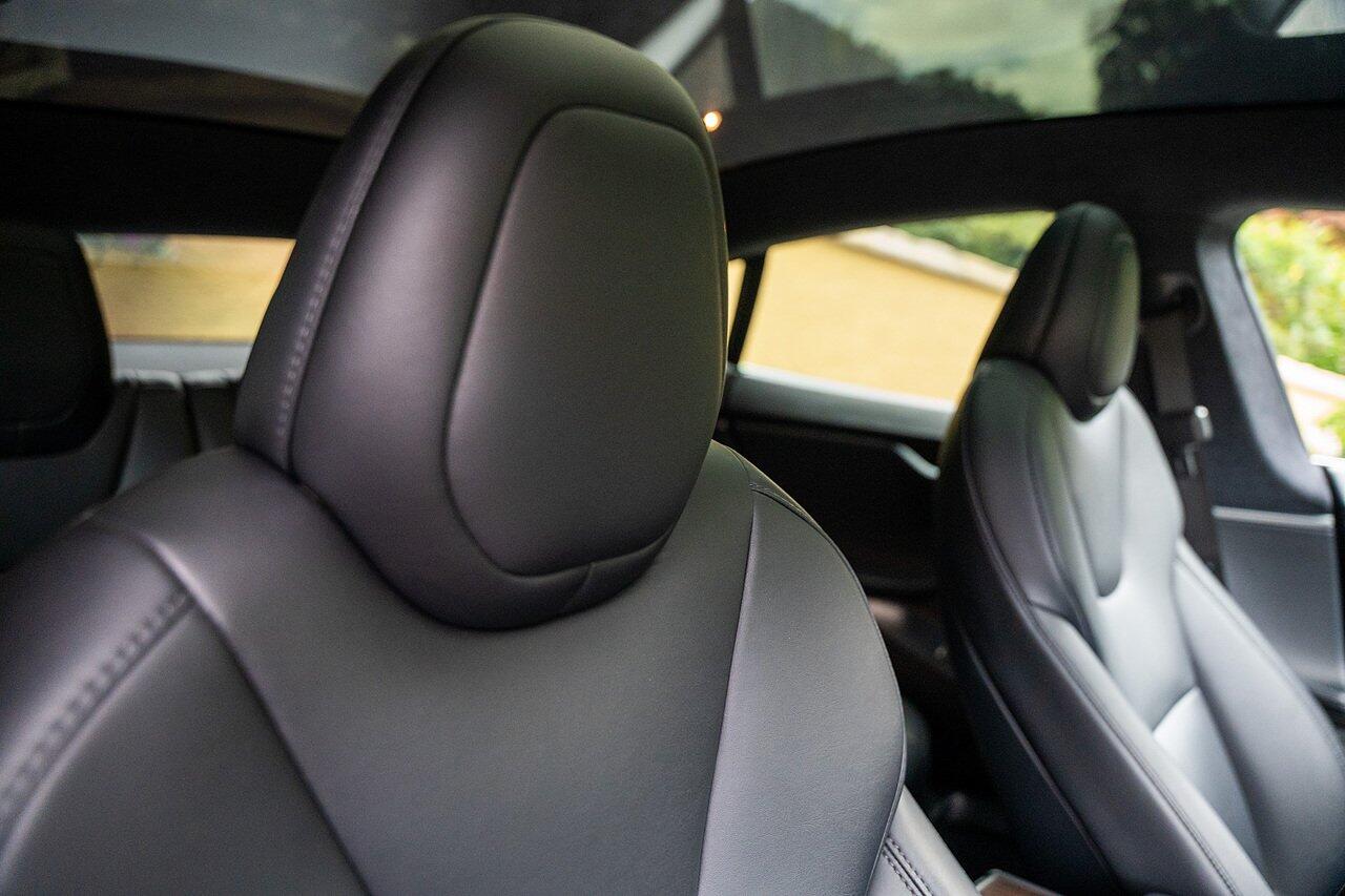 Tesla Model S view 35