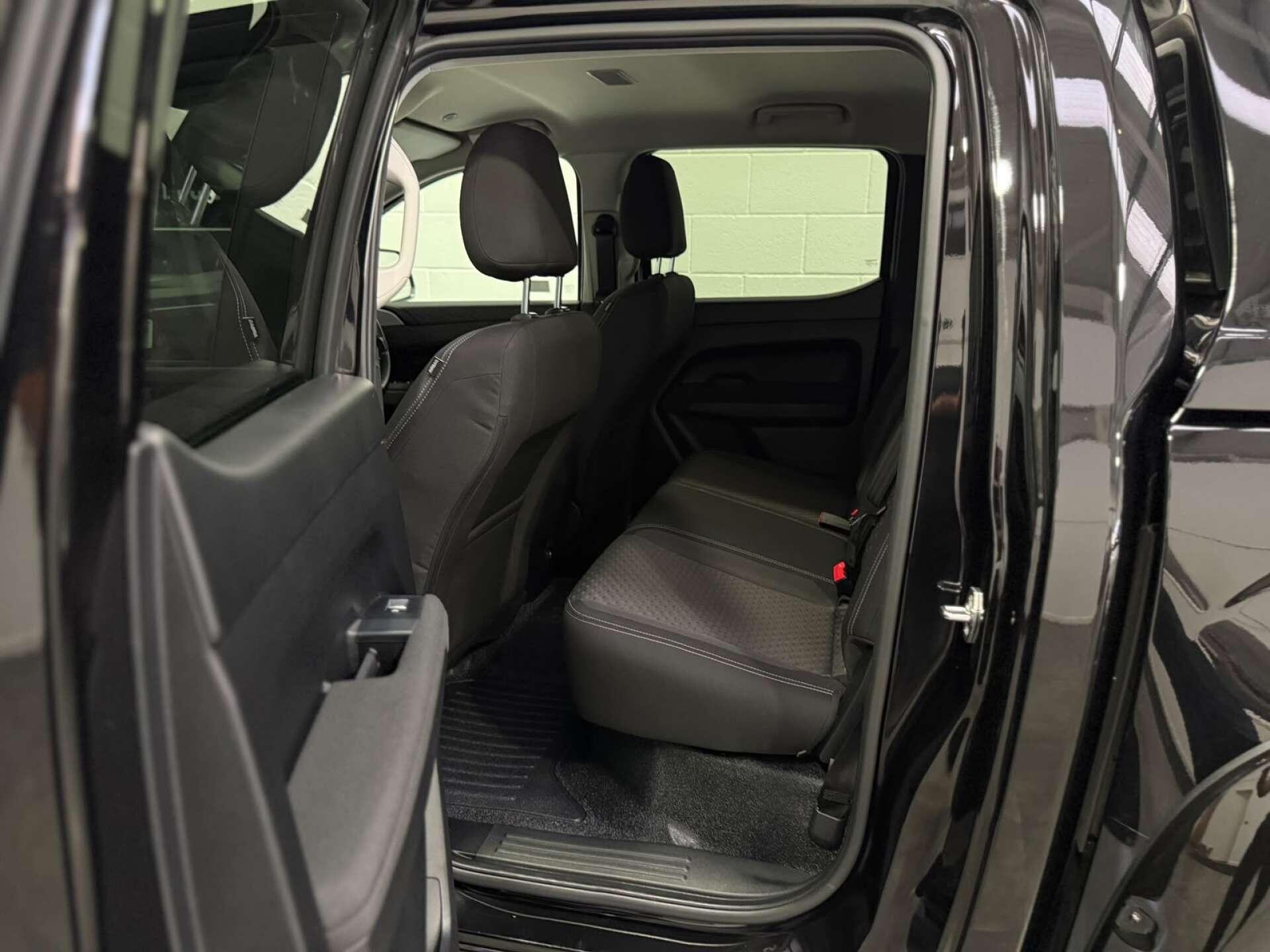 Volkswagen Amarok view 18