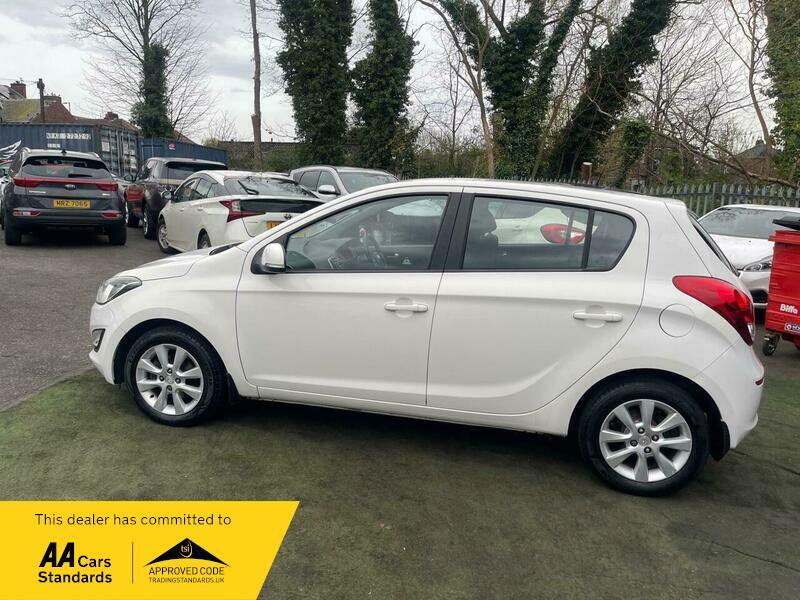 2012 Hyundai i20 image 11