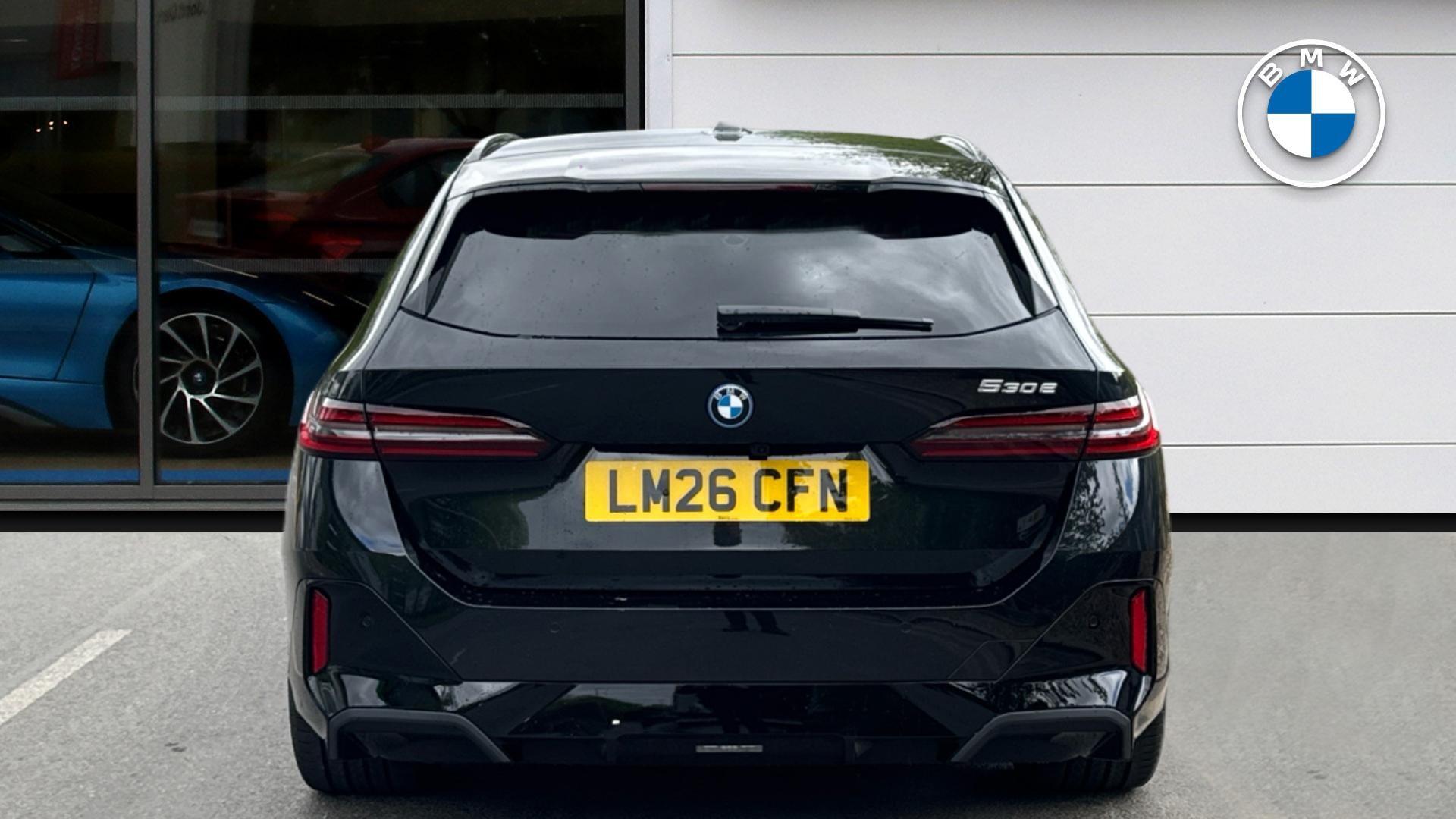 BMW 5 Series view 15