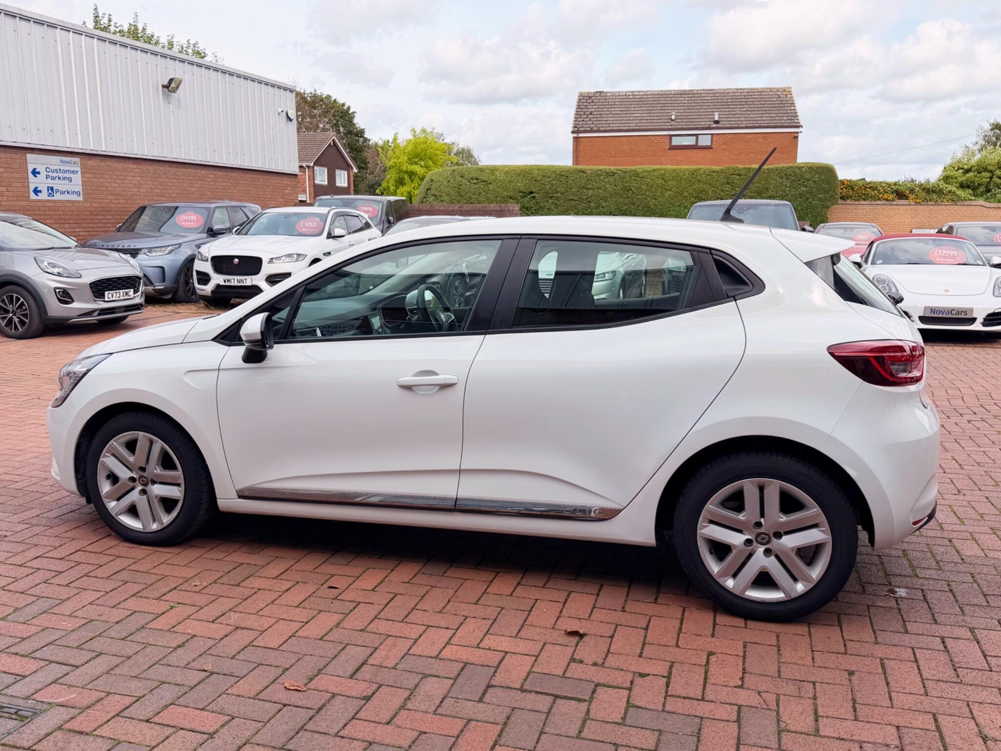 Renault Clio view 30