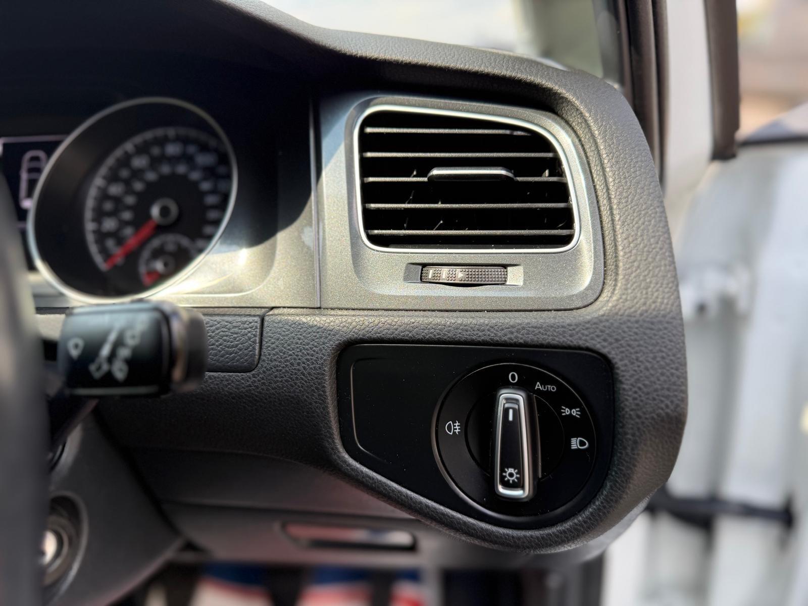 Volkswagen Golf view 28