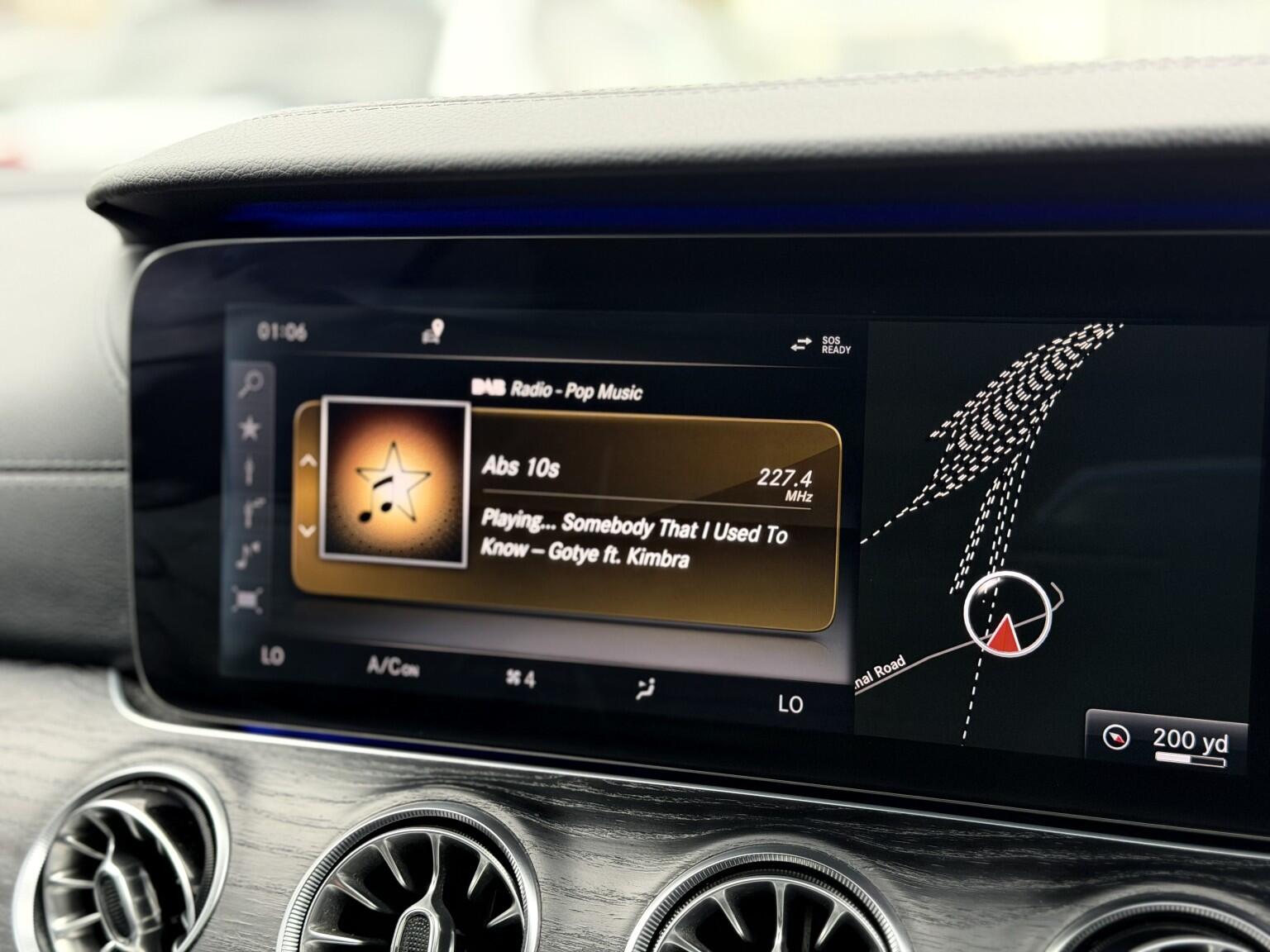 Mercedes-Benz E-Class view 23