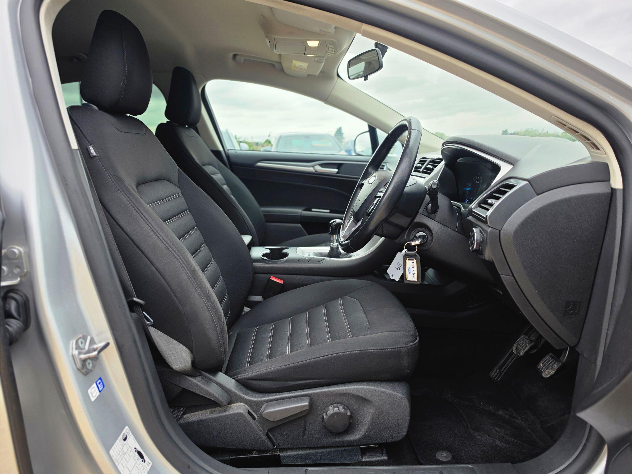 Ford Mondeo view 7