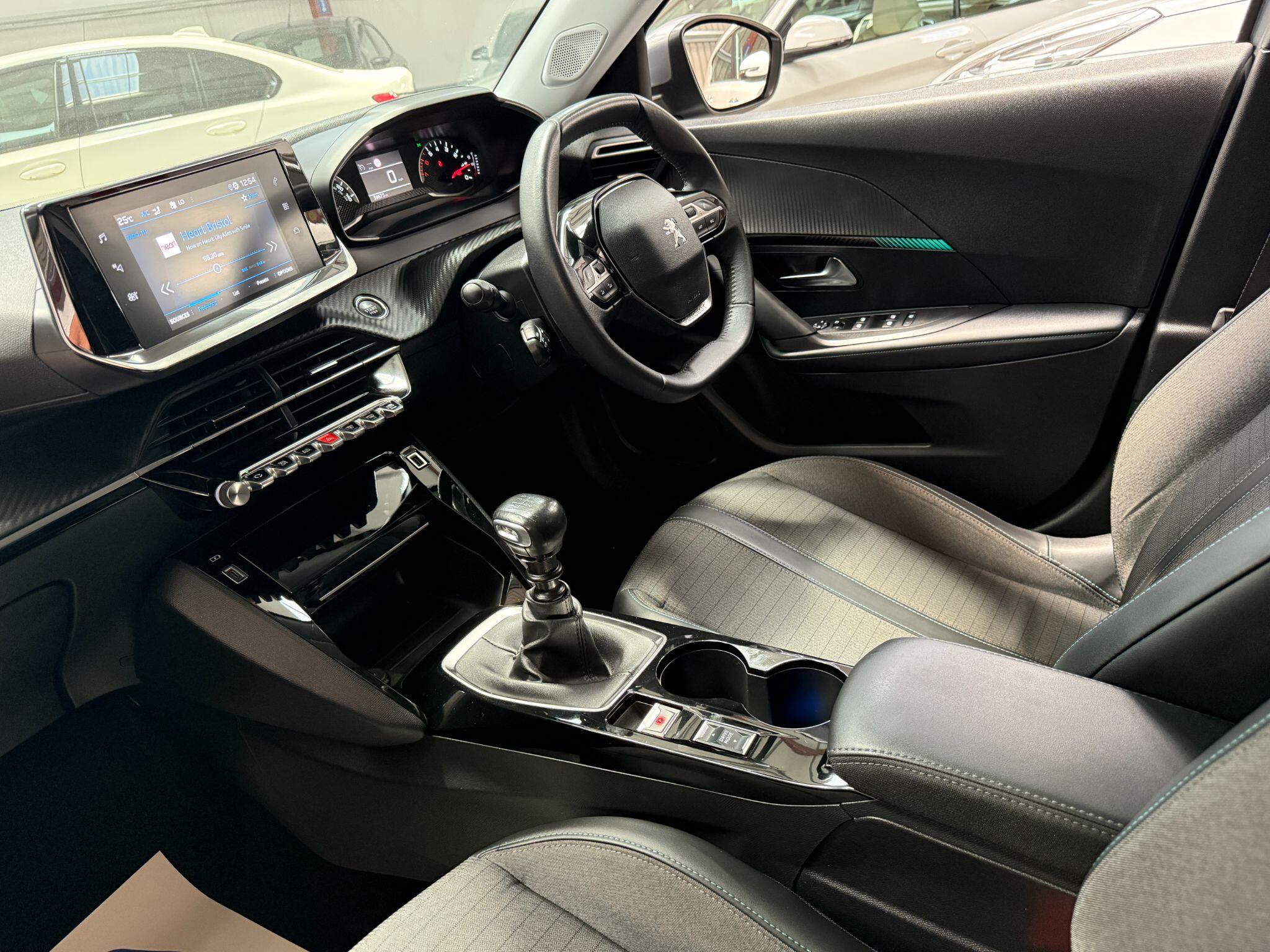 Peugeot 2008 view 5