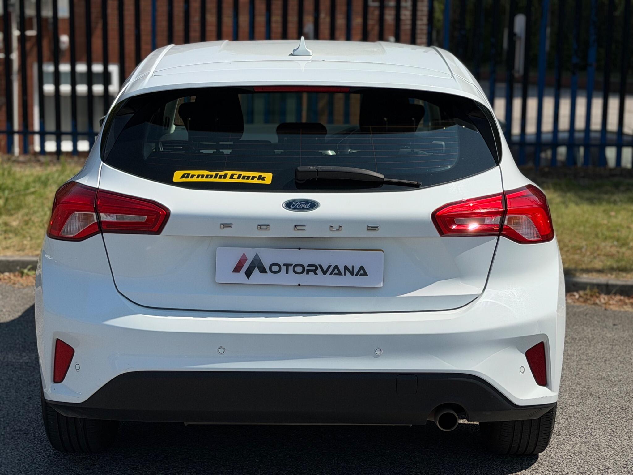 Ford Focus view 9