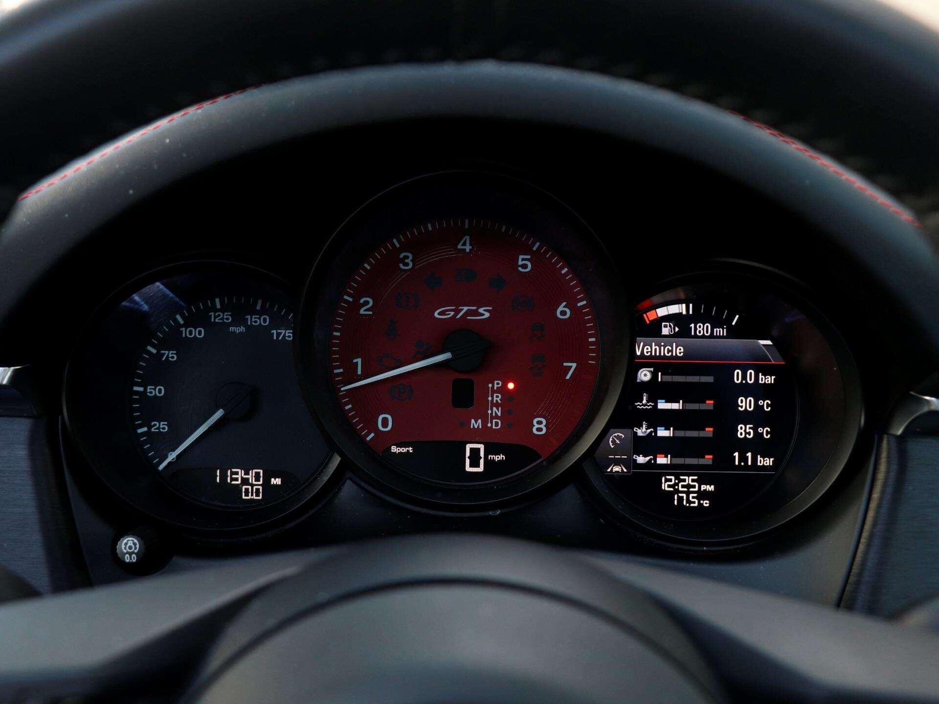 Porsche Macan view 13