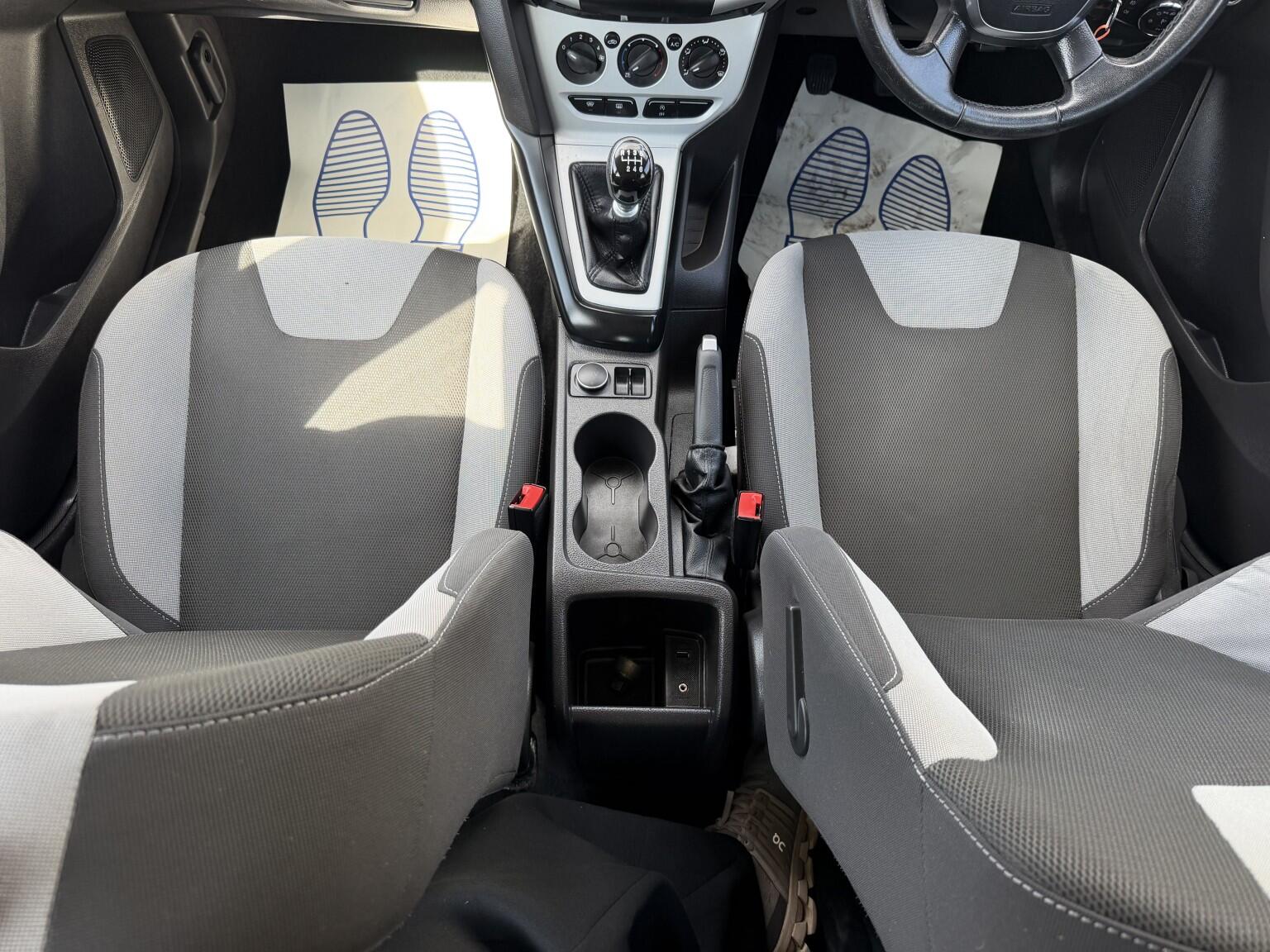 Ford Focus view 21