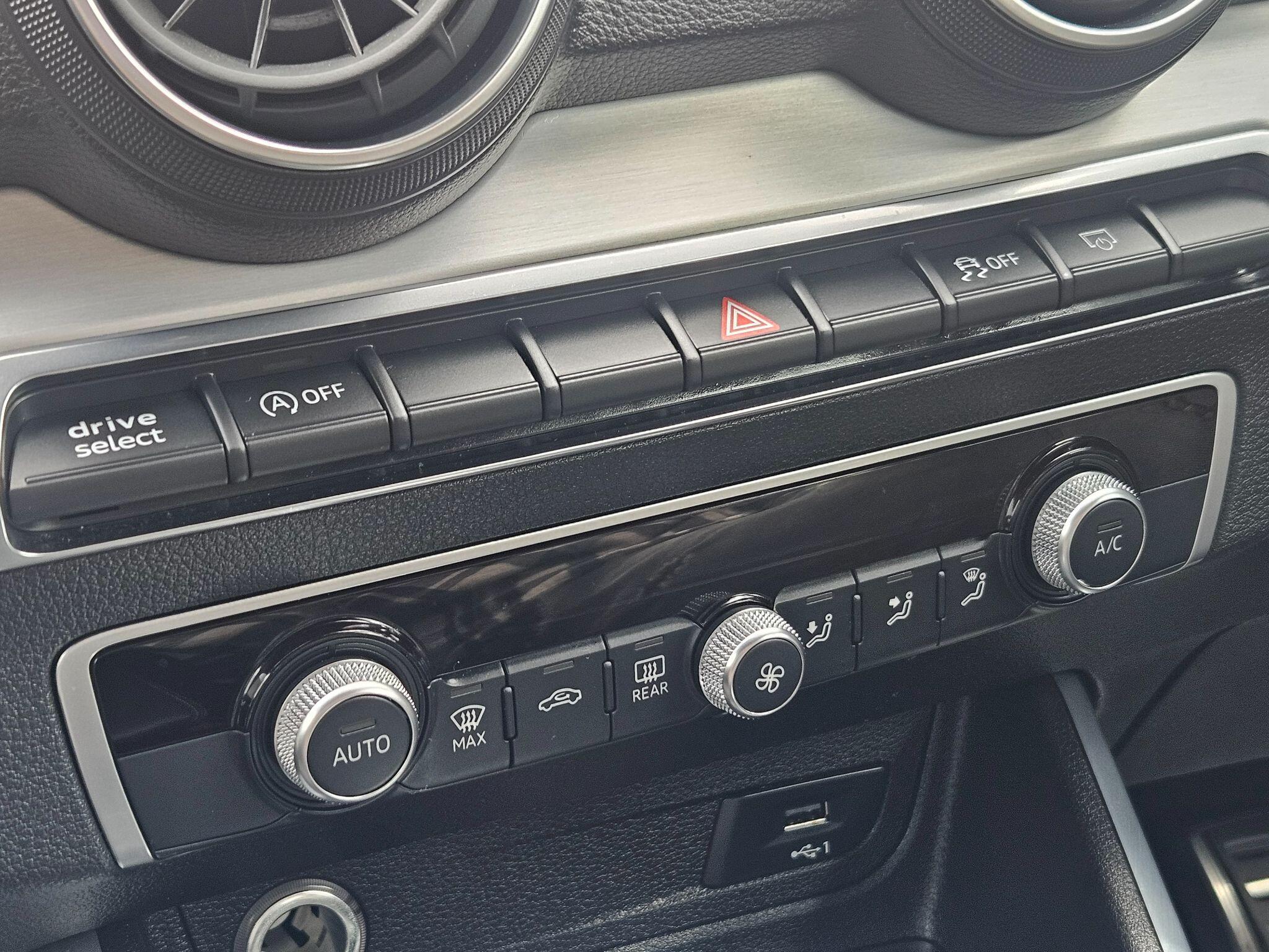 2019 Audi SQ2 image 32