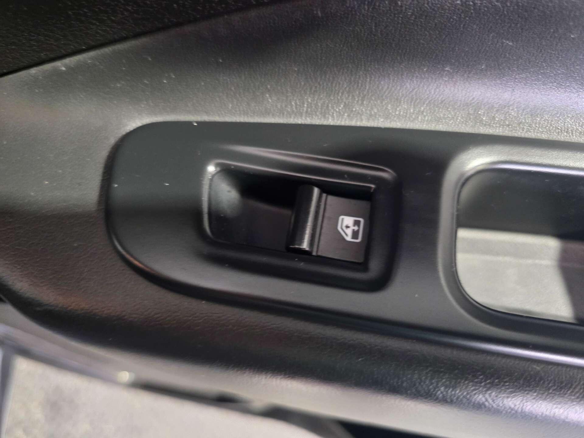 Jeep Renegade view 33