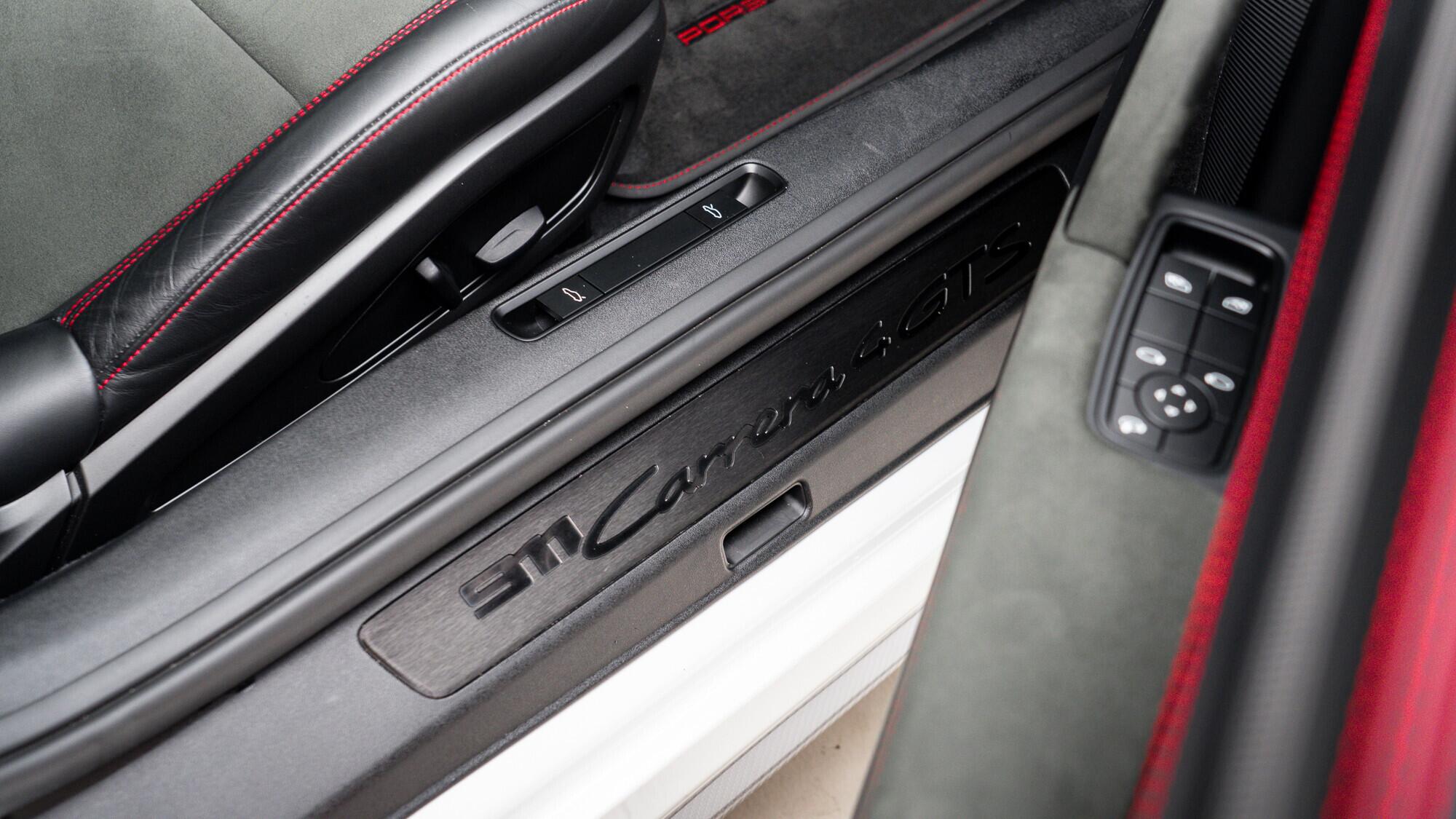 Porsche 911 view 43