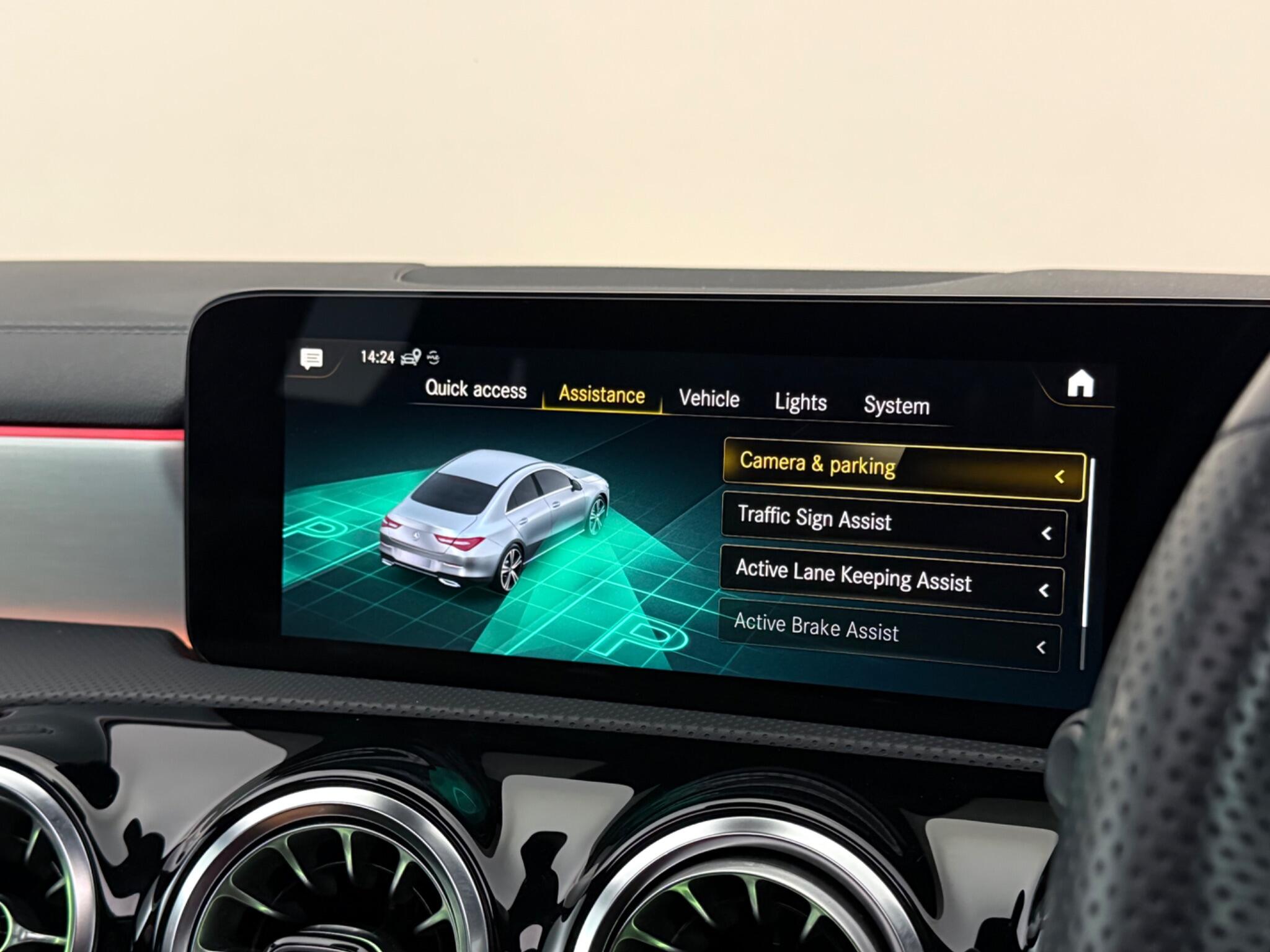 Mercedes-Benz Cla view 28