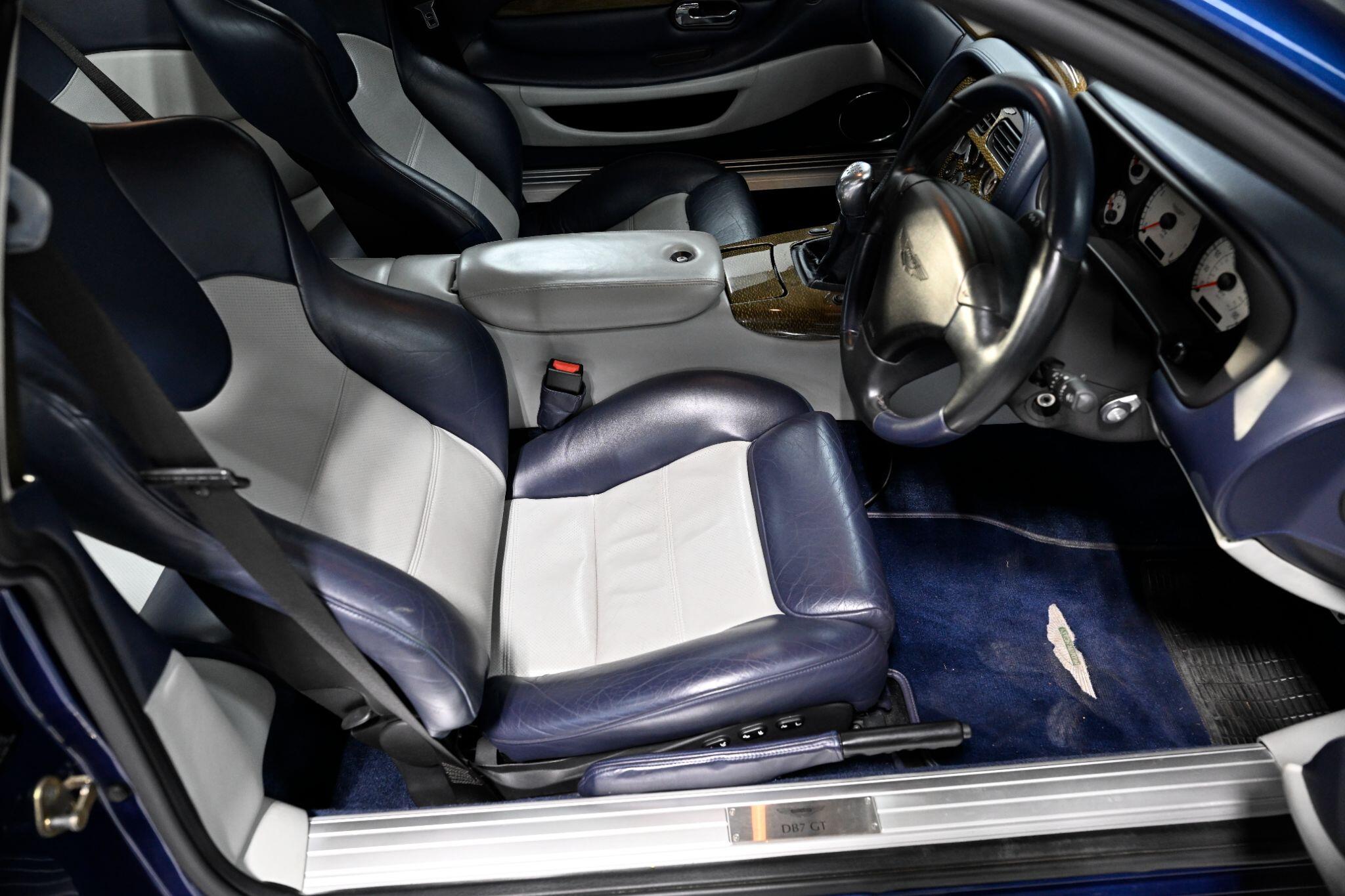Aston Martin DB7 view 24