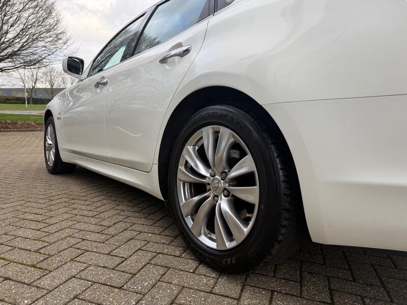 2012 Infiniti M 3.5 35h V6 GT Premium Auto Euro 5 (s/s) 4dr • 7,481 miles image 16