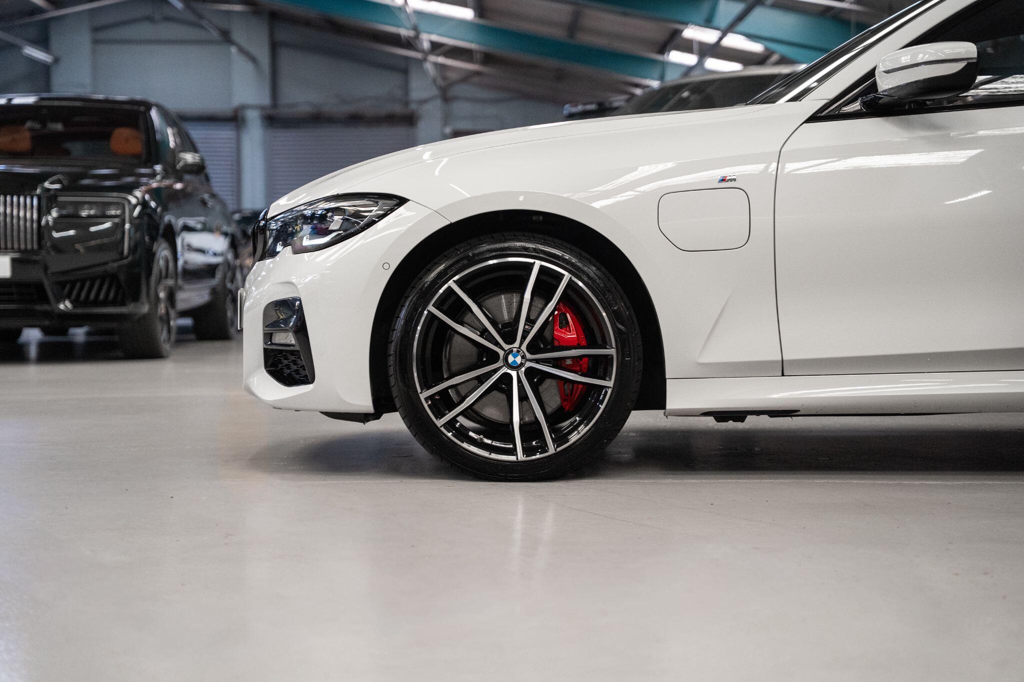 BMW 3 Series view 12