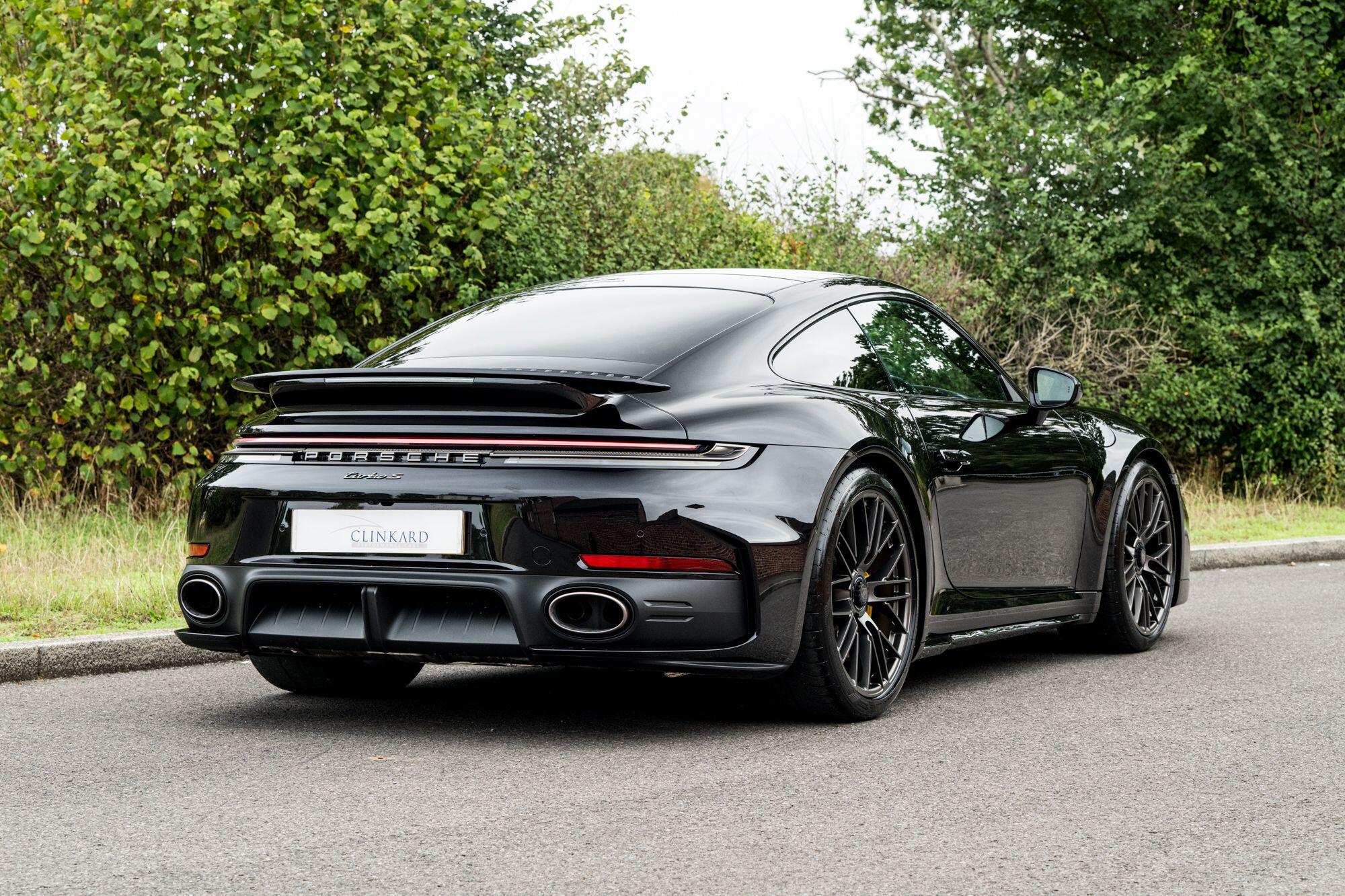 Porsche 911 view 7