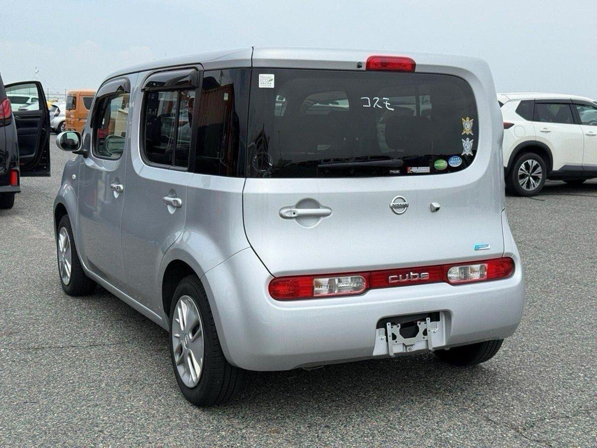 Nissan Cube view 4