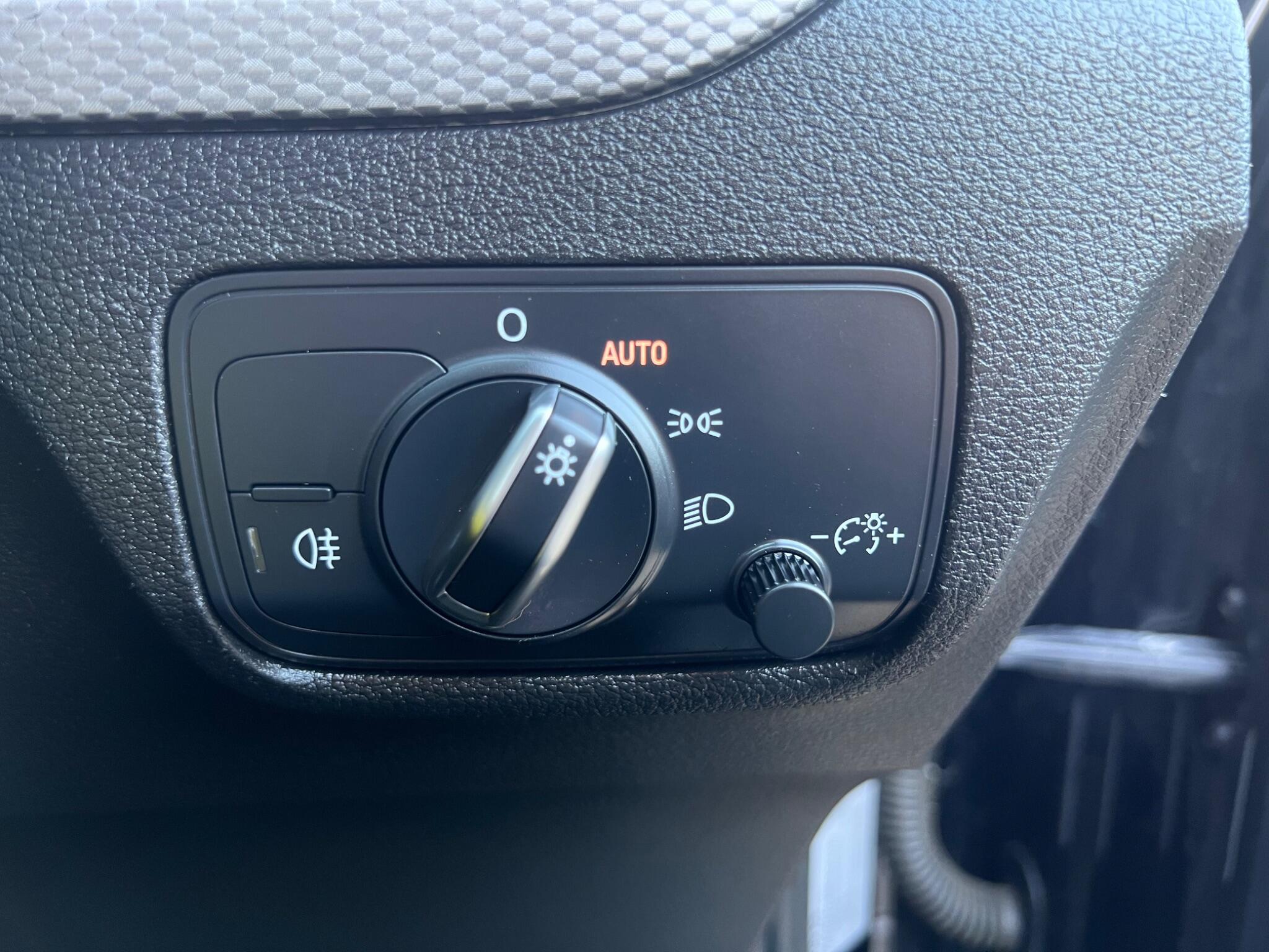 Audi Q2 view 29