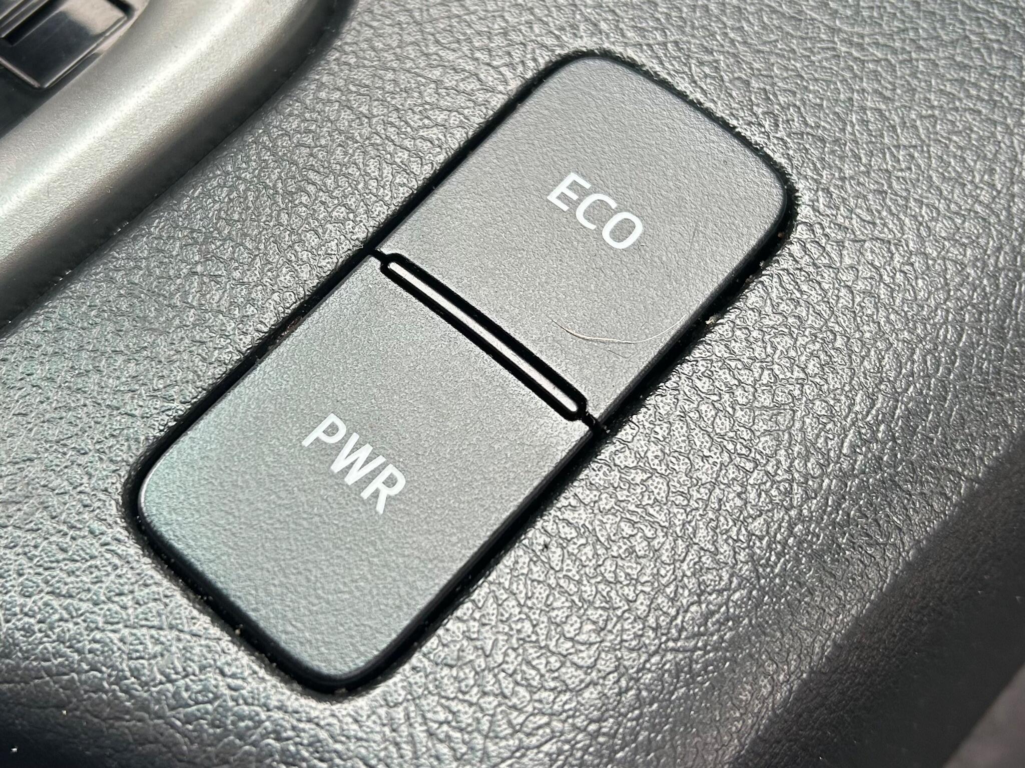 Toyota Hilux view 40