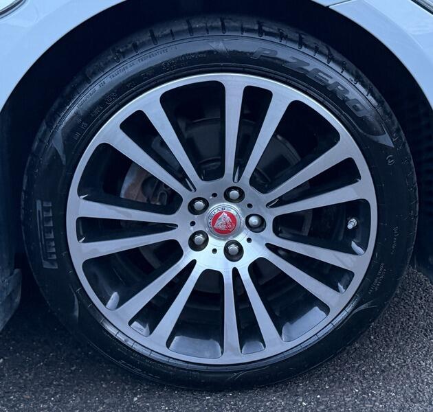 Jaguar XF view 29