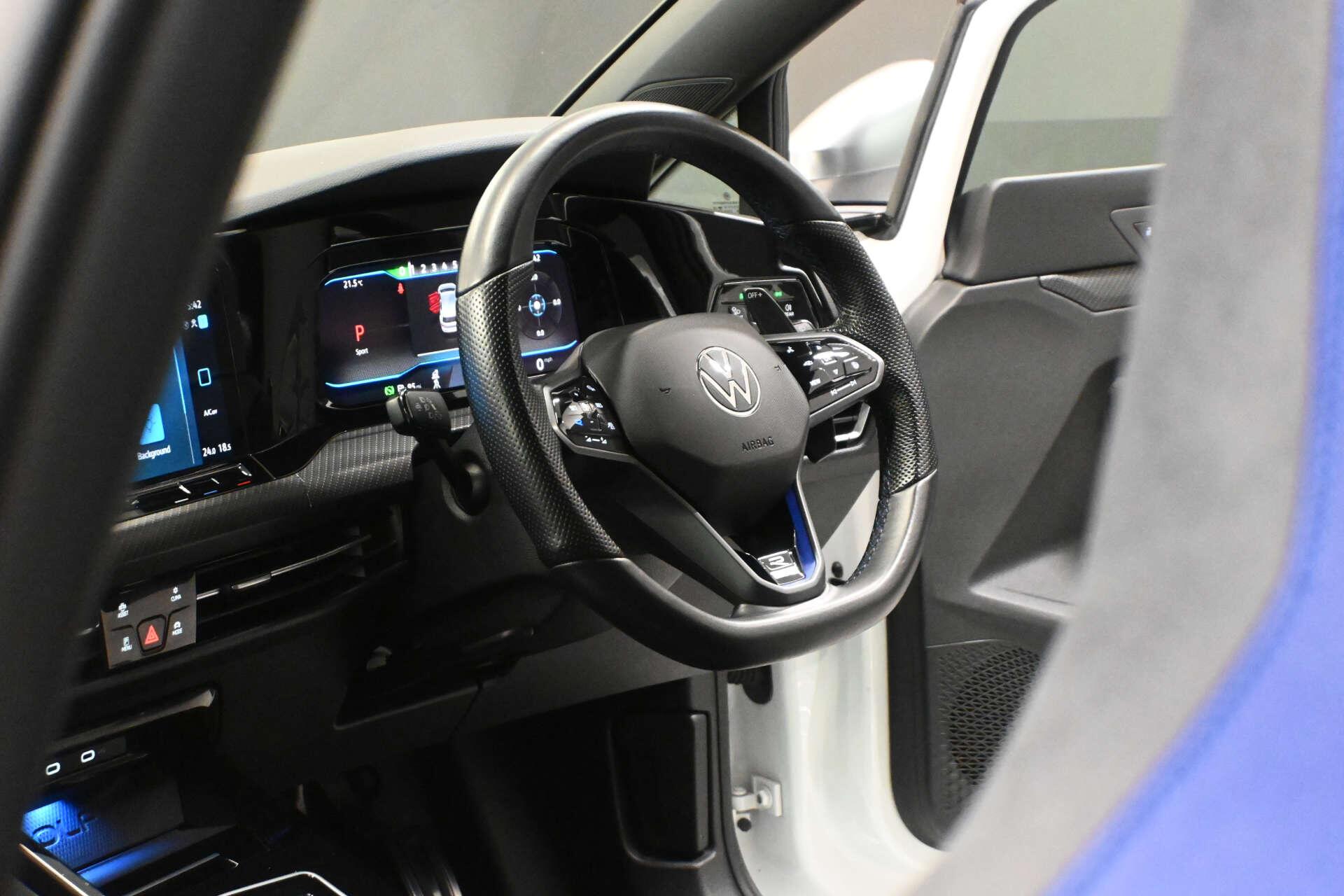 Volkswagen Golf view 4