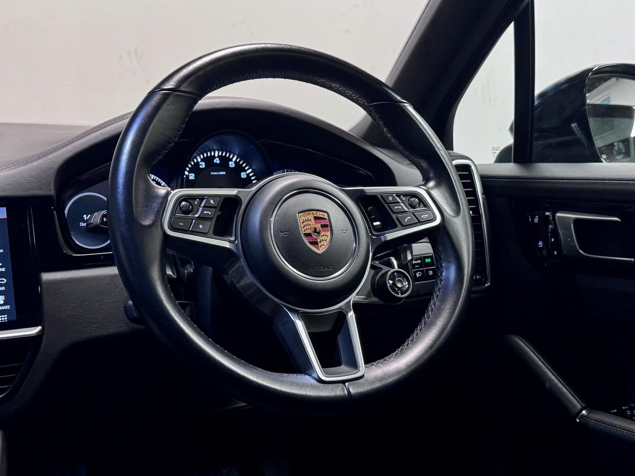 Porsche Cayenne view 33