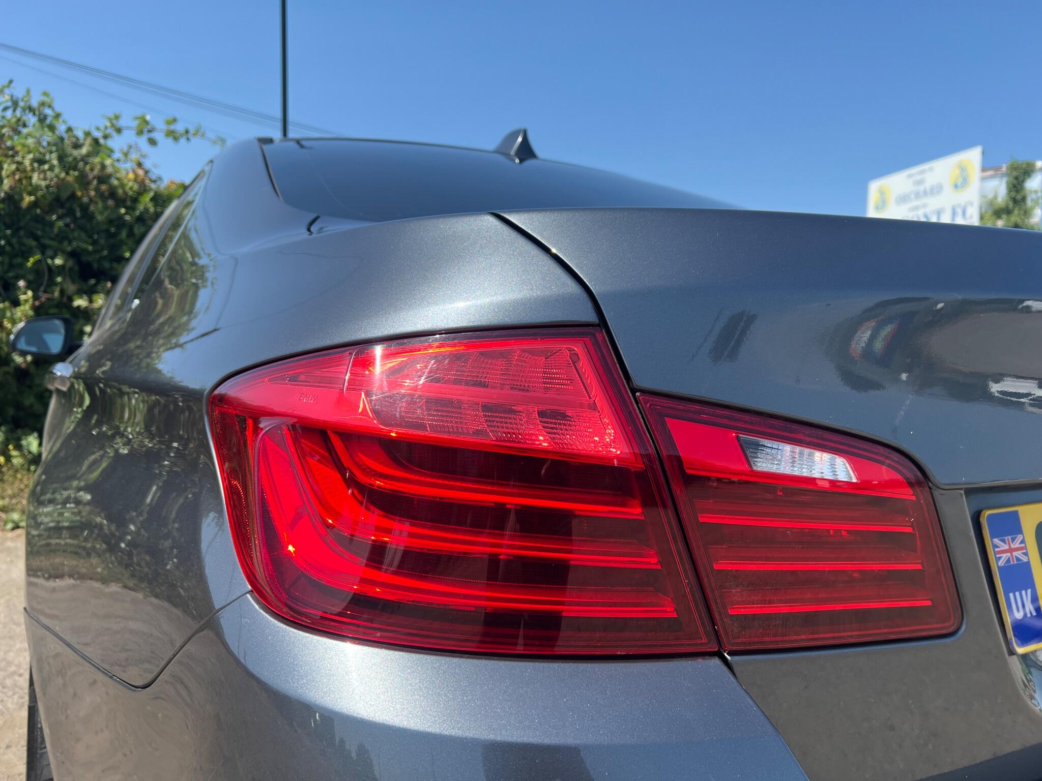 BMW 5 Series view 14