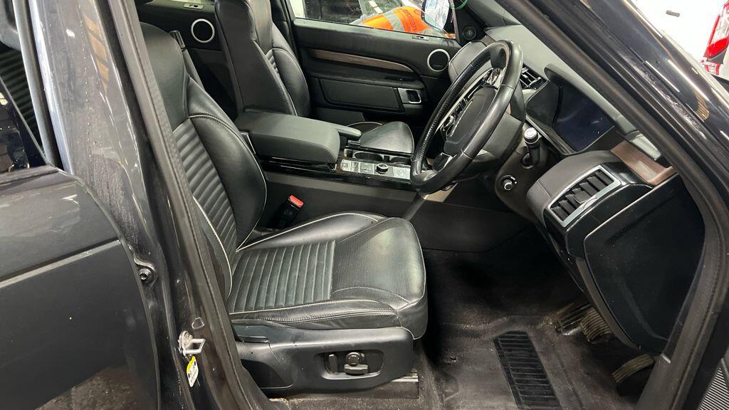 Land Rover Discovery 3 view 2