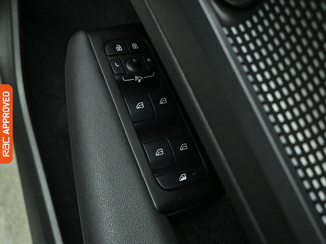 Volvo XC40 view 25
