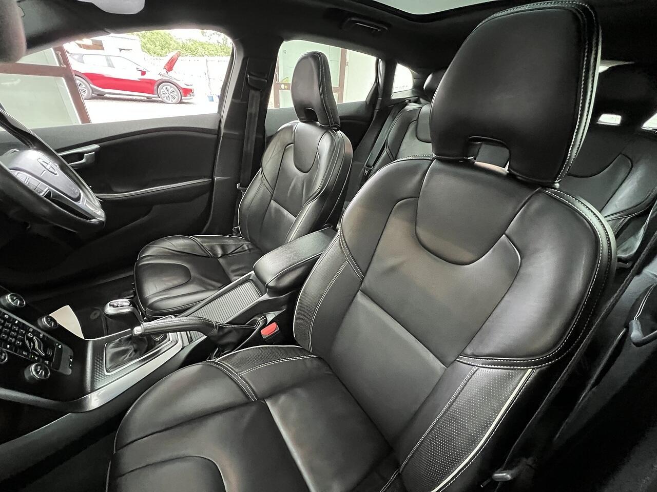 Volvo V40 view 18