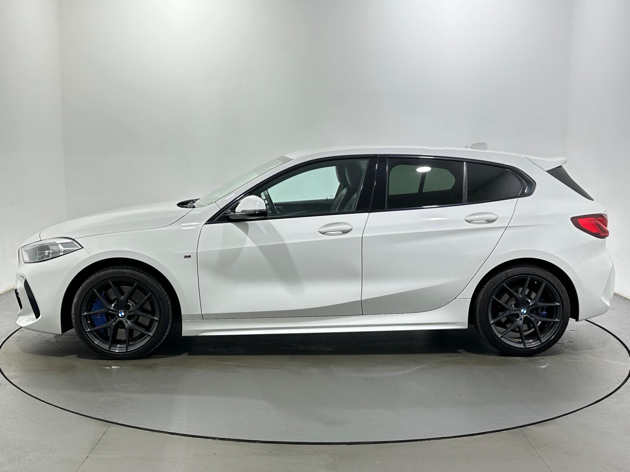 BMW 1 Series view 5