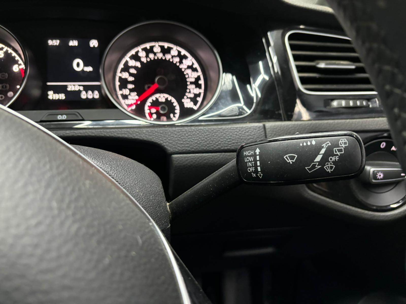 Volkswagen Golf view 24
