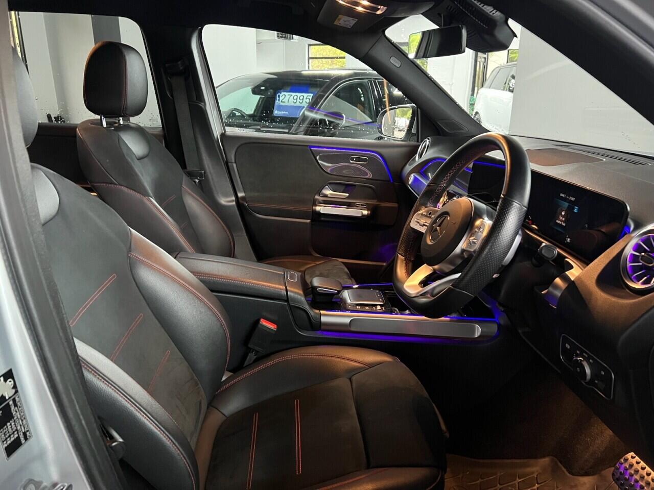 Mercedes-Benz GLB view 2
