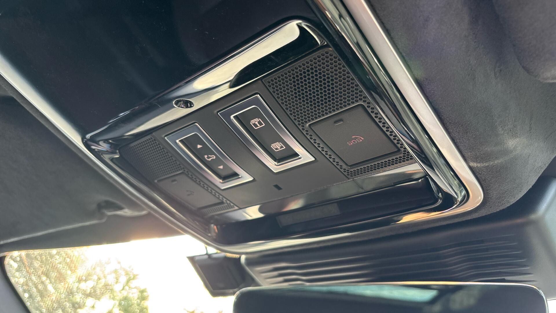 Land Rover Range Rover Velar view 32