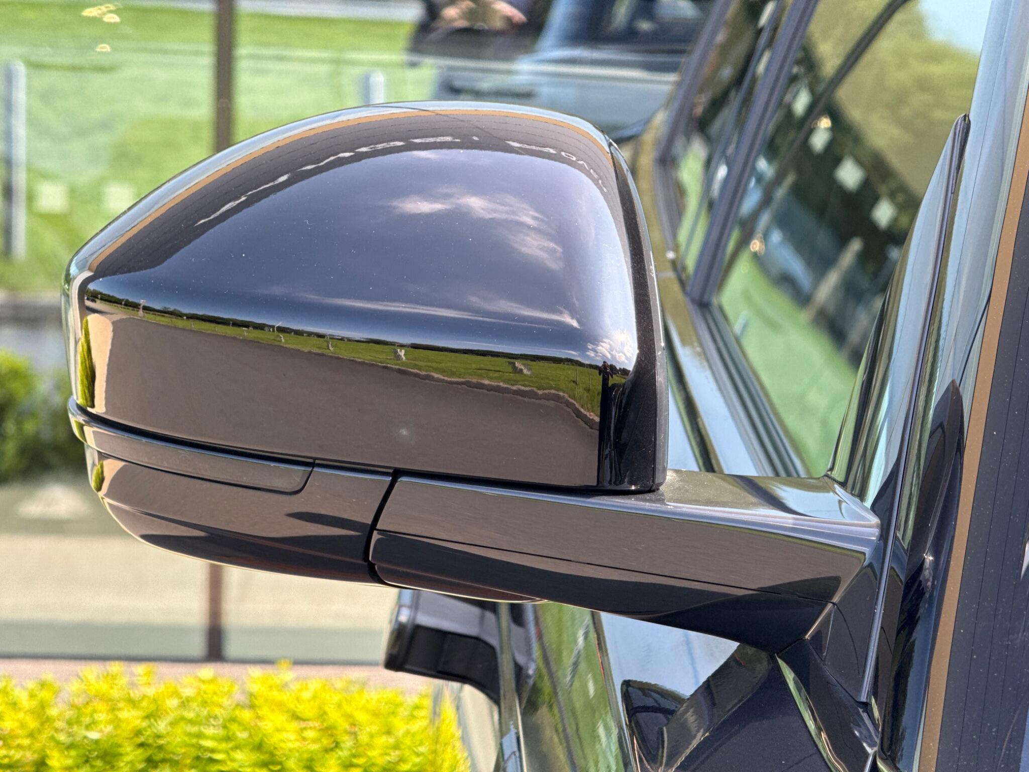 Land Rover Range Rover Velar view 12