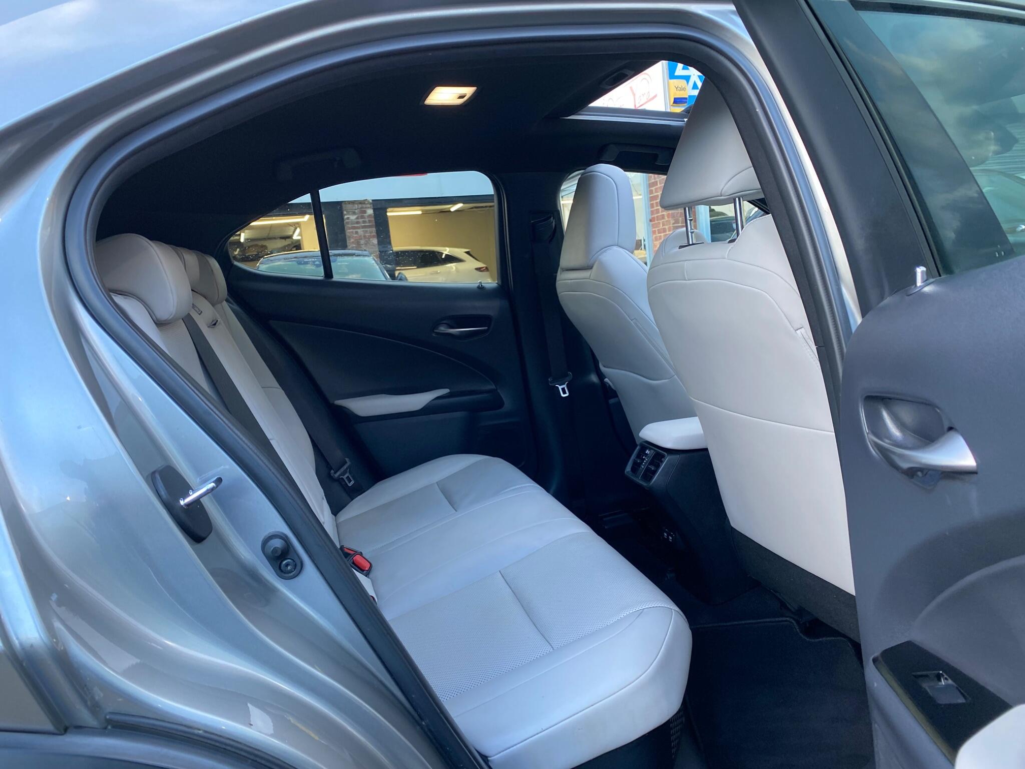 Lexus Ux view 34