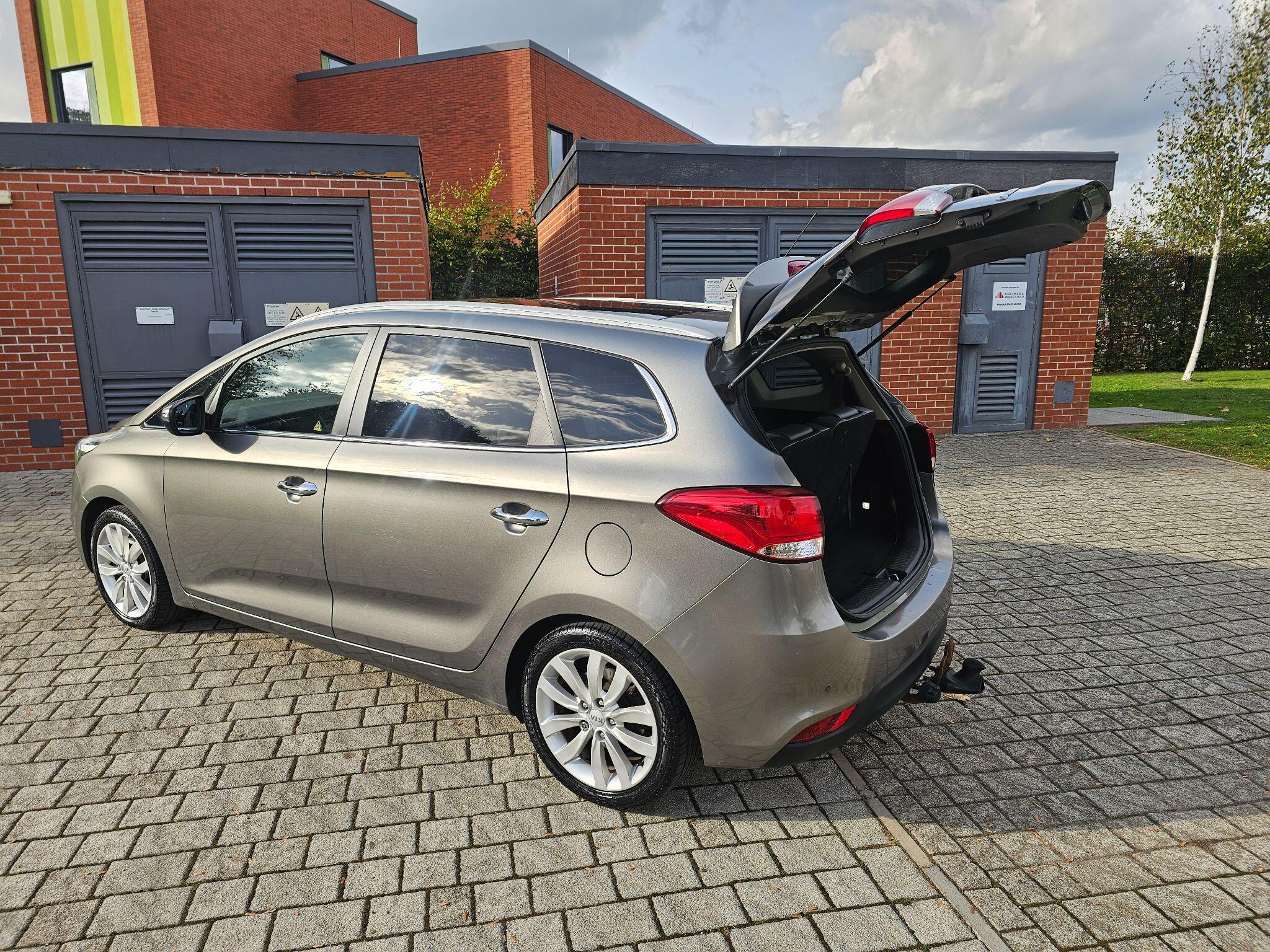 Kia Carens view 13