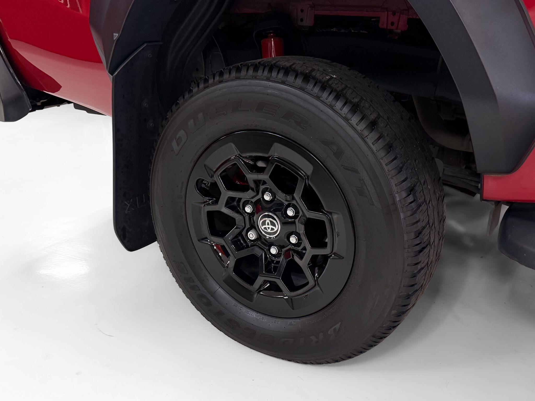 Toyota Hilux view 32