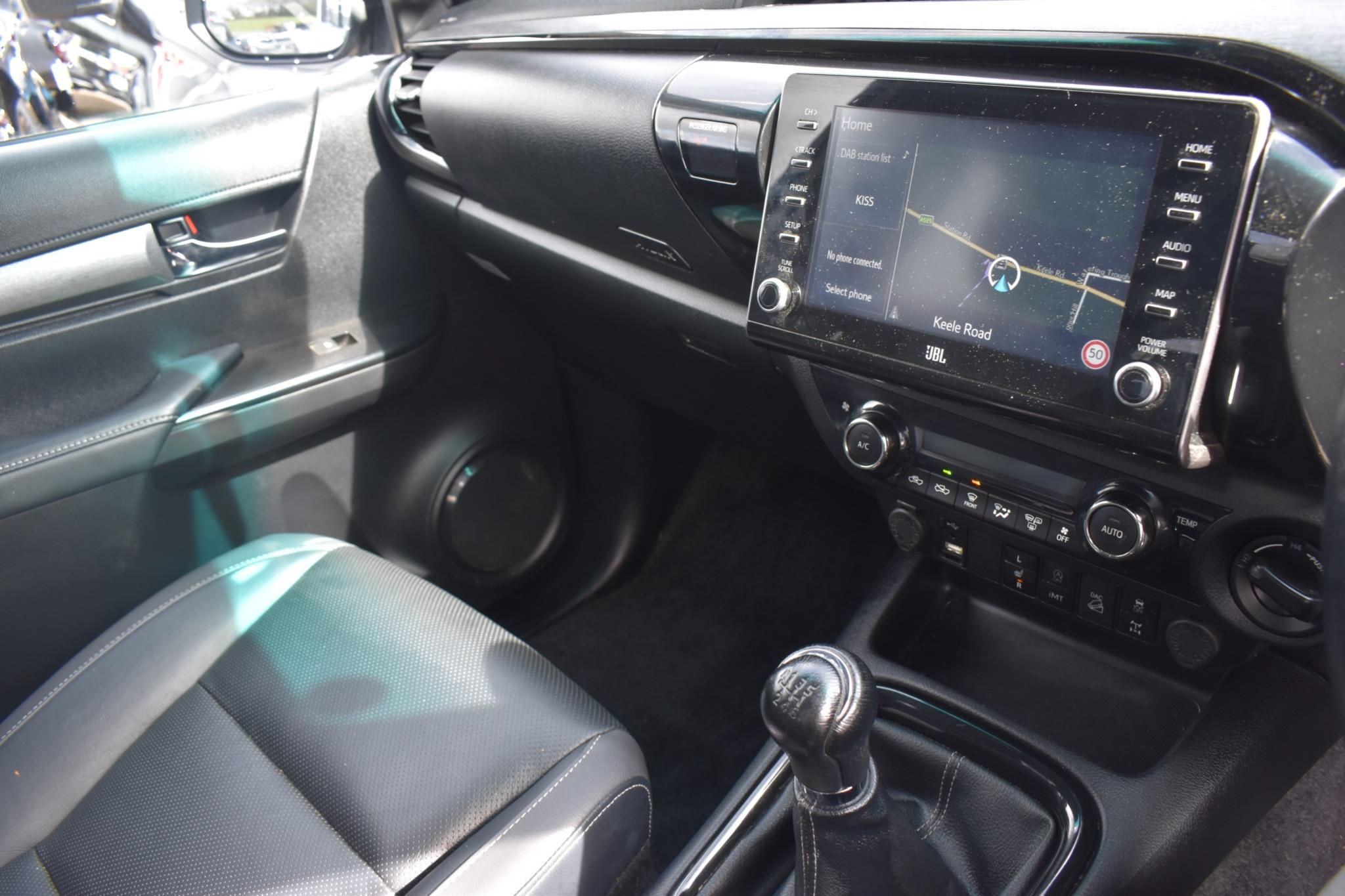 Hilux - 2.8 D-4D Invincible X 4WD Euro 6 (s/s) 4dr - Image 23