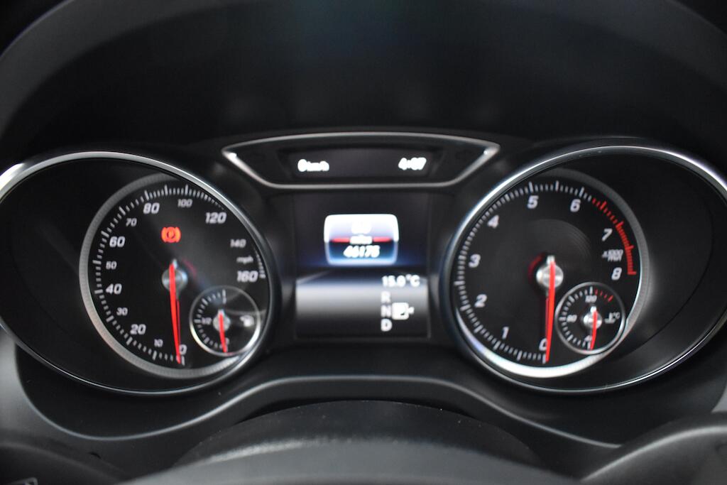 Mercedes-Benz Gla view 52