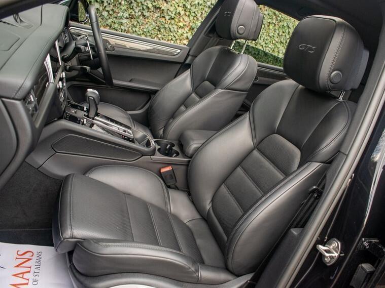 Porsche Macan view 34