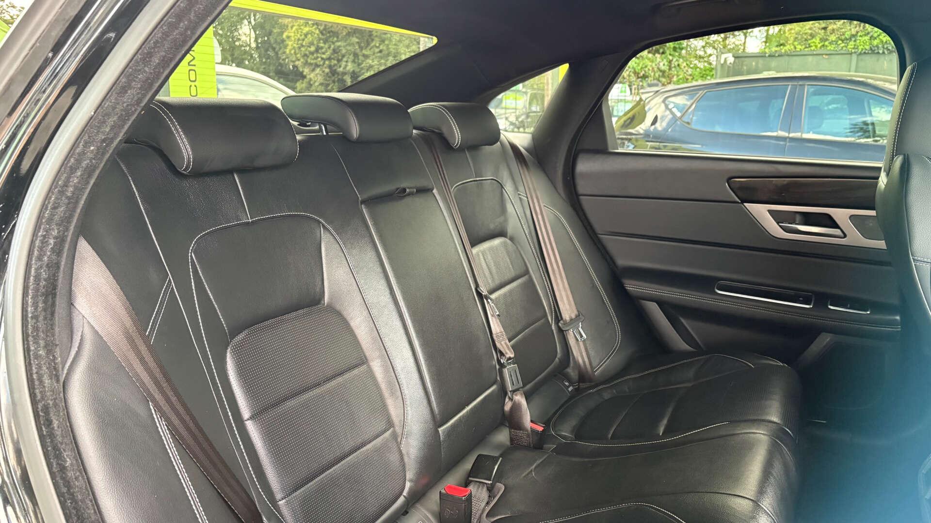 Jaguar XF view 15