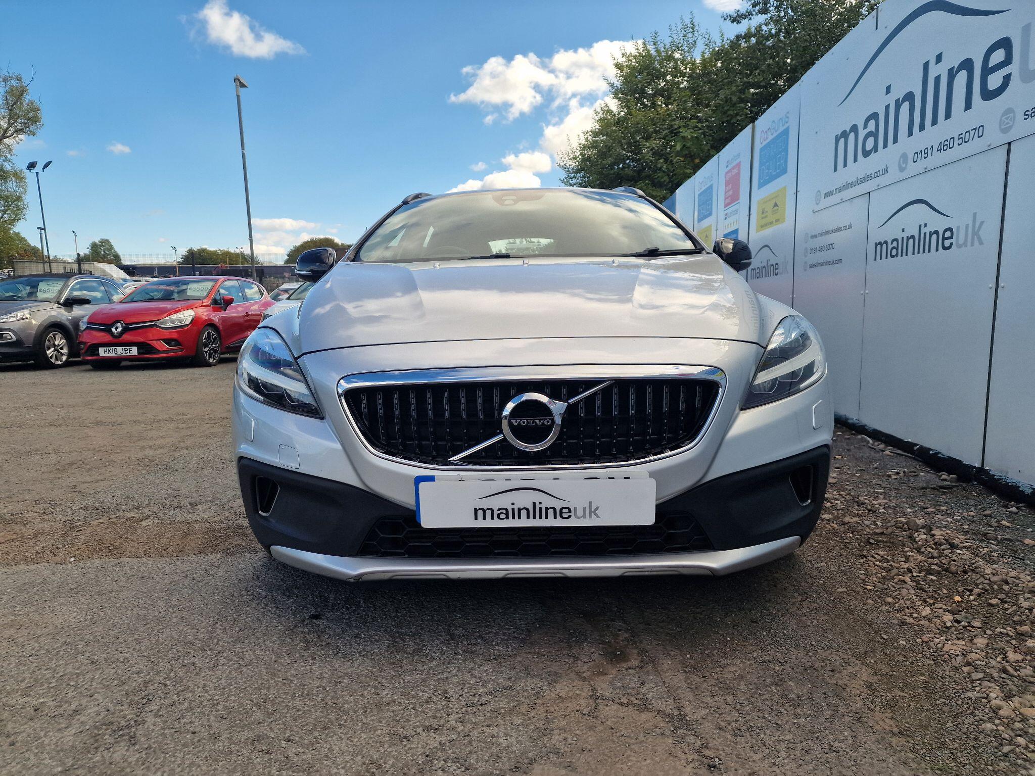 Volvo V40 Cross Country view 2
